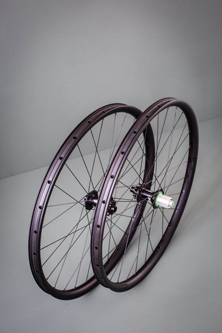 LEEZER M1 Handmade Wielset DT-Swiss 180