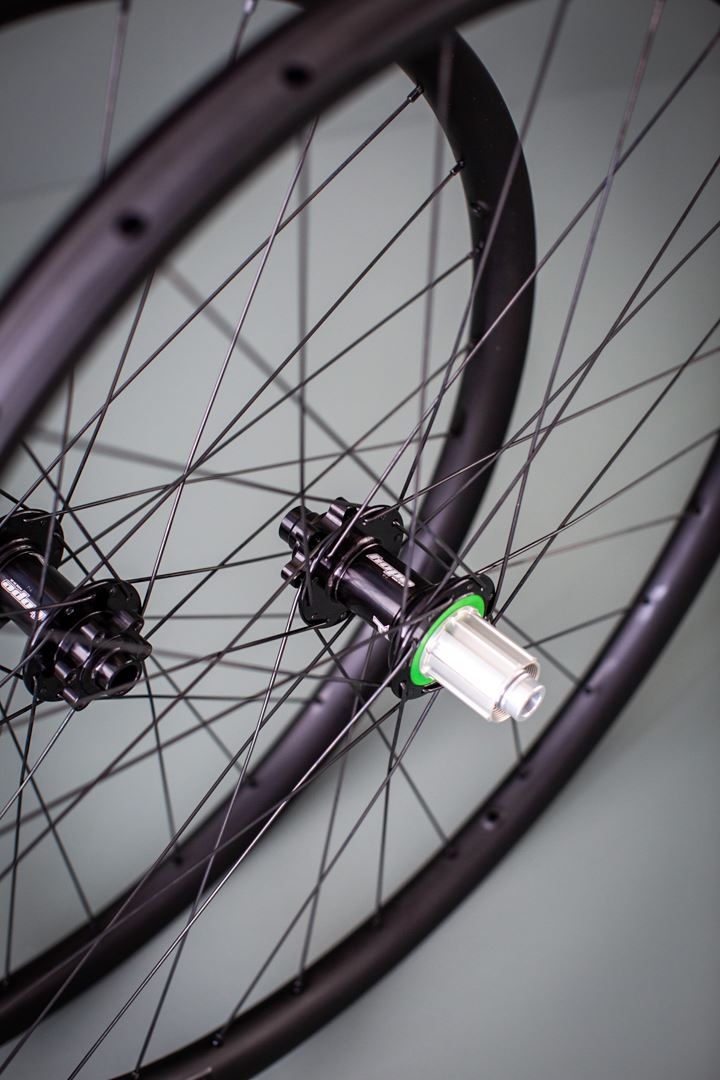 LEEZER M1 Handmade Wielset DT-Swiss 180