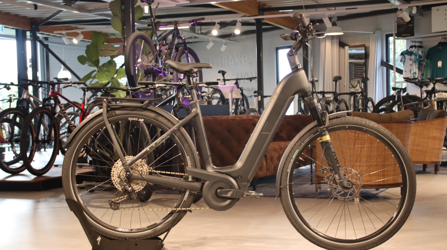 CUBE KATHMANDU HYBRID EXC 800 BLK/PRISM 2025 EE54