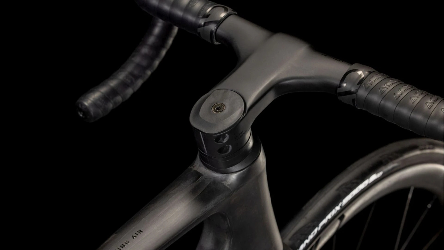 CUBE LITENING AIR C:68X RACE BLACKLINE 56 CM